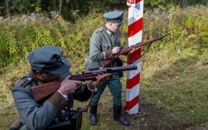 Pasażerowie wąskotorówki przeszli odprawę paszportową. To kolejna atrakcja przygotowana przez SGKW (4)
