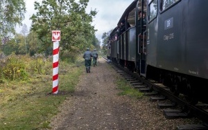 Pasażerowie wąskotorówki przeszli odprawę paszportową. To kolejna atrakcja przygotowana przez SGKW (5)
