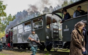 Pasażerowie wąskotorówki przeszli odprawę paszportową. To kolejna atrakcja przygotowana przez SGKW (9)