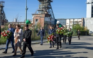 Prezydent, górnicy oraz przedstawiciele władz kopalni i związków zawodowych upamiętnili tragicznie zmarłych górników z KWK „Dymitrow” (3)