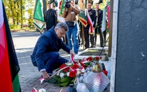Prezydent, górnicy oraz przedstawiciele władz kopalni i związków zawodowych upamiętnili tragicznie zmarłych górników z KWK „Dymitrow” (13)