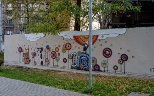 Przy skrzyżowaniu ulic Witczaka i Musialika powstał barwny mural mozaikowy (3)