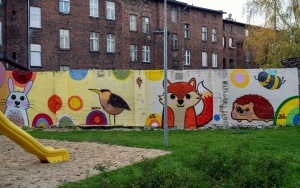 Przy skrzyżowaniu ulic Witczaka i Musialika powstał barwny mural mozaikowy (5)