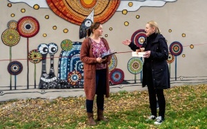 Przy skrzyżowaniu ulic Witczaka i Musialika powstał barwny mural mozaikowy (12)