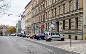 Modernizacja chodnika i miejsc postojowych przy ul. Moniuszki zakończona  (1)
