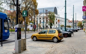 Modernizacja chodnika i miejsc postojowych przy ul. Moniuszki zakończona  (2)