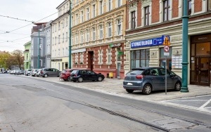 Modernizacja chodnika i miejsc postojowych przy ul. Moniuszki zakończona  (3)