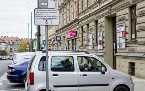 Modernizacja chodnika i miejsc postojowych przy ul. Moniuszki zakończona  (4)