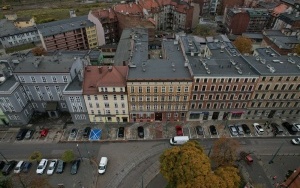 Modernizacja chodnika i miejsc postojowych przy ul. Moniuszki zakończona  (8)