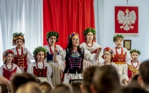 Uczniowie SP nr 51 stanęli do hymnu (4)