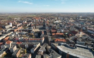 Umowa na przebudowę ul. Piłsudskiego podpisana. W ciągu trzech lat powstanie zbiornik retencyjny pod pl. Sobieskiego oraz przebudowana będzie kanalizacja deszczowa oraz drogi i chodniki (1)