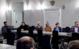 Prezydent Mariusz Wołosz dziękuje członkom Komitetu Rewitalizacji II kadencji (2)