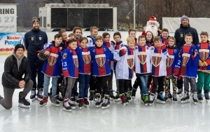 Poślizgaj się na plenerowym lodowisku w Parku Kachla (9)