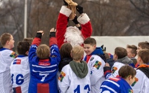 Poślizgaj się na plenerowym lodowisku w Parku Kachla (10)
