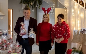Szkoła Podstawowa nr 26 i Przedszkole Miejskie nr 20 zorganizowały Jarmark Bożonarodzeniowy  (2)