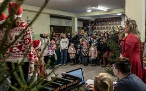 Szkoła Podstawowa nr 26 i Przedszkole Miejskie nr 20 zorganizowały Jarmark Bożonarodzeniowy  (5)