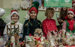 Szkoła Podstawowa nr 26 i Przedszkole Miejskie nr 20 zorganizowały Jarmark Bożonarodzeniowy  (9)