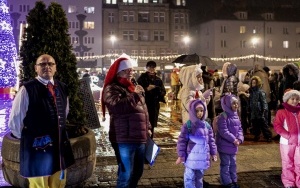 Świąteczna parada ze św. Mikołajem przeszła dzisiaj ulicami Bytomia (4)