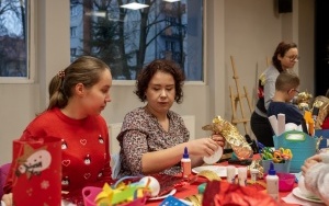 Święta tuż tuż... Dekorowali pierniczki i bombki (2)