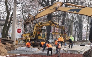 Przejazd tramwajowy przebudowany. Dojazd na teren parkingu przed Pływalnią Krytą otwarty (1)