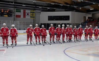 W pierwszym swoim meczu podopieczni Artura Ślusarczyka pokonali po dogrywce Estonię 4:3 (0:0, 3:2,0:1,1:0 złota bramka). (2)