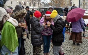 Bytomskie kolędowanie ze świątecznym barszczem przy ul. Gliwickiej (4)
