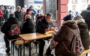 Bytomskie kolędowanie ze świątecznym barszczem przy ul. Gliwickiej (8)