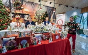Akcja pakowania prezentów w ramach Dzieła Świętego Mikołaja (15)