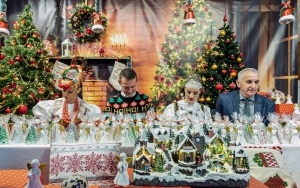 Akcja pakowania prezentów w ramach Dzieła Świętego Mikołaja (18)