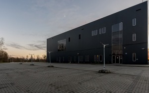 Energooszczędne oświetlenie przed Halą na Skarpie (5)