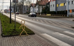 Odblaskowe sylwetki pieszych przy ul. Świętochłowickiej (2)