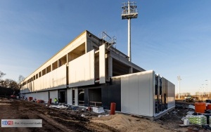  Trwa budowa obiektu piłkarskiego Polonii Bytom. Kontynuowane są prace przy budynku klubowym  (1)