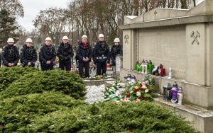 Pod obeliskiem na cmentarzu przy ul. Staffa upamiętniono dzisiaj 122 ofiary tragicznego wybuchu pyłu węglowego w KWK Rozbark (15)