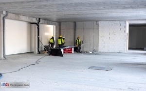 Trwa budowa obiektu piłkarskiego Polonii Bytom. Wykonawca kontynuuje prace przy budynku klubowym (6)