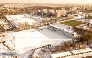 Trwa budowa obiektu piłkarskiego Polonii Bytom. Wykonawca kontynuuje prace przy budynku klubowym (11)