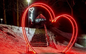 Walentynkowa iluminacja na Górze Miłości  (3)