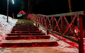 Walentynkowa iluminacja na Górze Miłości  (5)