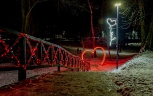 Walentynkowa iluminacja na Górze Miłości  (6)