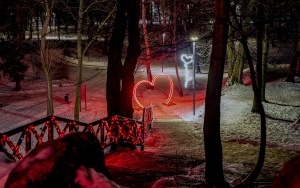 Walentynkowa iluminacja na Górze Miłości  (9)