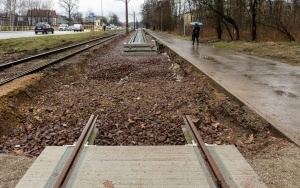 Trwa przebudowa torowiska tramwajowego z centrum do zajezdni w Stroszku (10)