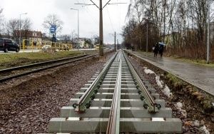 Trwa przebudowa torowiska tramwajowego z centrum do zajezdni w Stroszku (11)