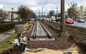 Trwa przebudowa torowiska tramwajowego z centrum do zajezdni w Stroszku (14)