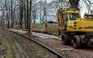 Trwa przebudowa torowiska tramwajowego z centrum do zajezdni w Stroszku (15)