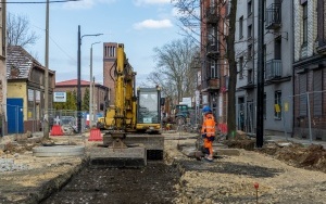 Przebudowa torowiska tramwajowego i układu drogowego ul. Piekarskiej i Sądowej realizowana jest już na całej długości ulic (3)