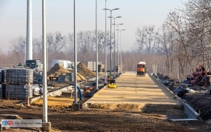 Symboliczna zamiana miejsc - nowy budynek piłkarzy nabiera kształtów, „krzywy domek” przy Olimpijskiej odchodzi w niepamięć (2)