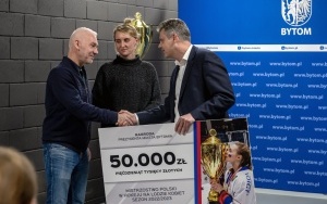 Prezydent przekazał hokeistkom Polonii Bytom 50 tys. zł  (1)