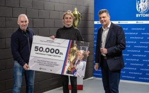 Prezydent przekazał hokeistkom Polonii Bytom 50 tys. zł  (2)