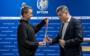 Prezydent przekazał hokeistkom Polonii Bytom 50 tys. zł  (4)