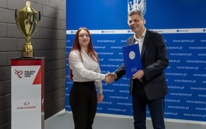 Prezydent przekazał hokeistkom Polonii Bytom 50 tys. zł  (7)