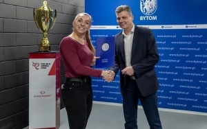 Prezydent przekazał hokeistkom Polonii Bytom 50 tys. zł  (8)